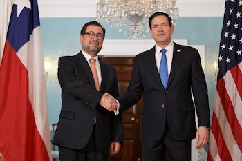 El secretario de Estado de EE.UU., Marco Rubio, recibe al canciller chileno, Francisco Pérez Mackenna, en la sede del Departamento de Estado en Washington (EFE)