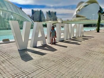 Junto al símbolo de la