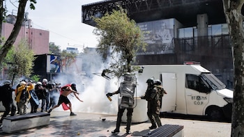 29 detenidos y seis carabineros heridos en los disturbios por el séptimo aniversario del 'estallido social'