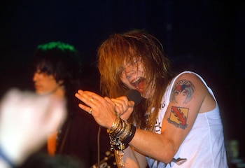 Guns n' Roses actuando en