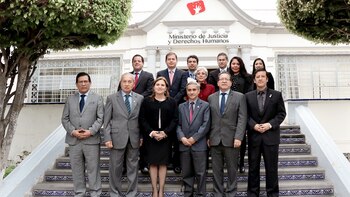 En total, hay 38 vacantes