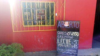 Un almacén de El Manantial,