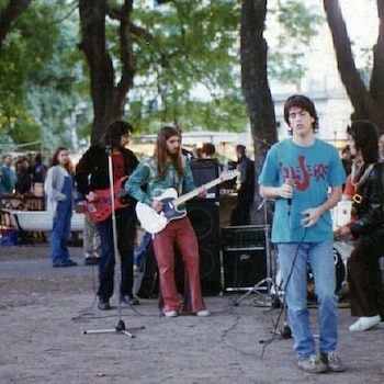 Pato Fontanet, con pelo largo,