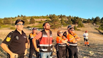 Cuando buscar el mejor lugar para ver el eclipse termina en emergencia: cuatro rescatados en la montaña, una mujer muere en un embalse y varias embarcaciones accidentadas