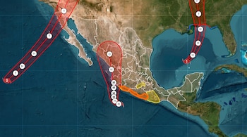 Mapa satelital de México y áreas colindantes con conos de trayectoria rojos, símbolos circulares con letras y franjas de color en la costa.