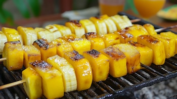 Prepara brochetas irresistibles con frutas