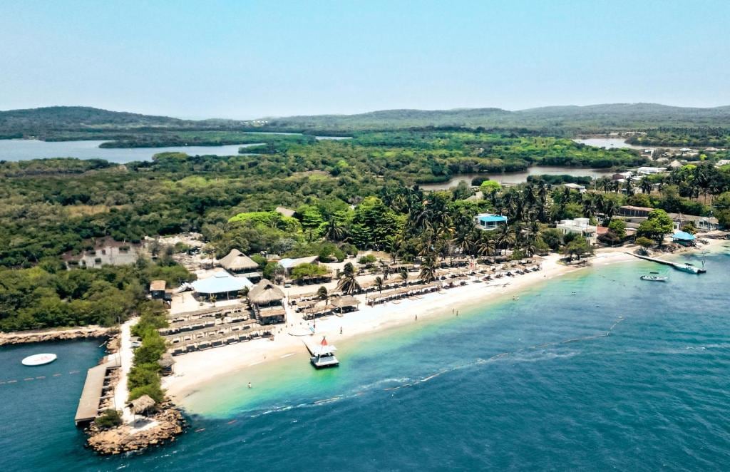 La Alcaldía de Cartagena ordenó el cierre temporal del hotel Fénix Beach en Tierrabomba por el homicidio de alias El Patrón - crédito Booking