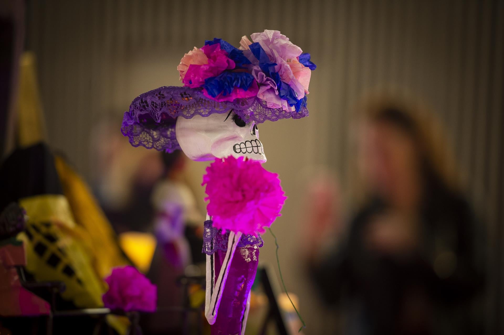 La Asociación de Mexicanos dedica su altar de Día de Muertos a las víctimas del accidente ferroviario de Toledo