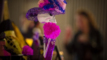 La Asociación de Mexicanos dedica su altar de Día de Muertos a las víctimas del accidente ferroviario de Toledo