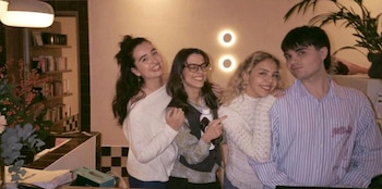 Ariane Hoyos abre con sus