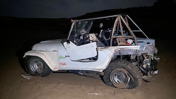 Tragedia en Necochea: un mecánico de 35 años volcó y murió mientras probaba un jeep en la playa