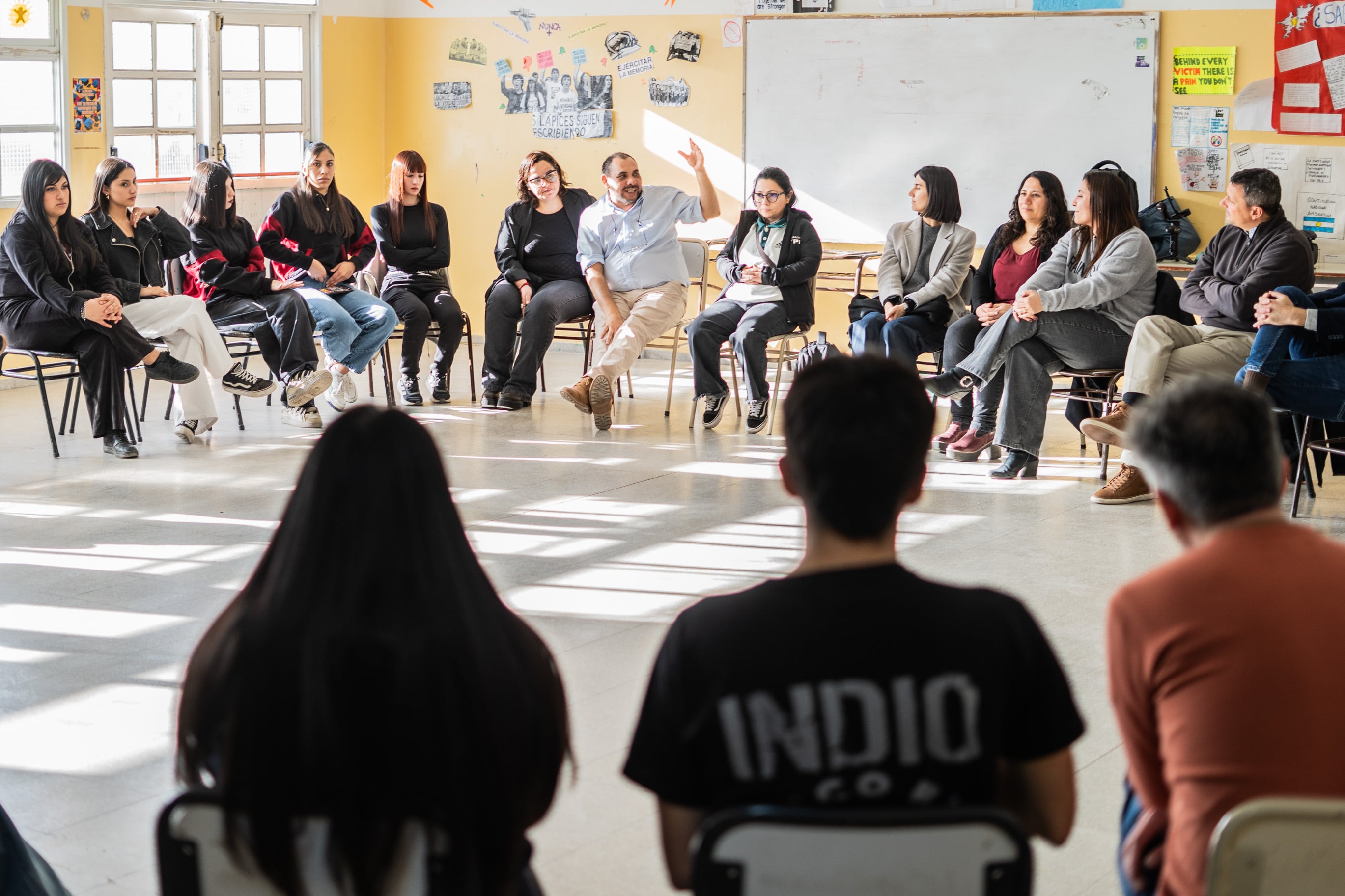 Un plenario con docentes y alumnos organizado por GDFE