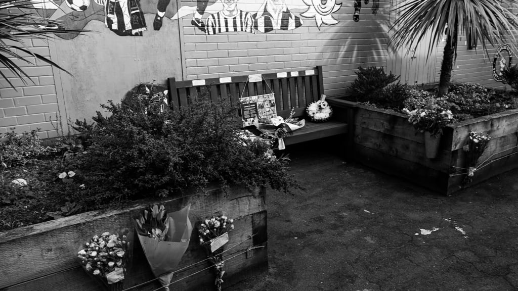 La muerte de Alex Hughes, hijo de una leyenda del fútbol, conmocionó a Inglaterra