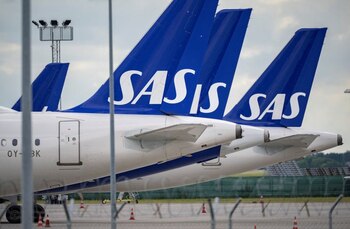FOTO DE ARCHIVO. Aviones Airbus A321 y A320neo de SAS en el aeropuerto de Kastrup aparcados en la pista, después que los pilotos de Scandinavian Airlines se pusieran en huelga, en Kastrup, Dinamarca. 4 de julio de 2022. TT News Agency/Johan Nilsson vía REUTERS