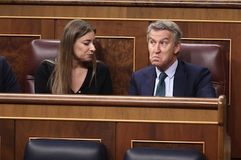 10/09/2026 La portavoz del PP en el Congreso, Ester Muñoz, y el presidente del Partido Popular, Alberto Núñez Feijóo, durante una sesión plenaria en el Congreso de los Diputados, a 10 de septiembre de 2026, en Madrid (España). El Congreso da luz verde a la proposición de ley para conceder la nacionalidad española a los saharauis nacidos cuando el Sáhara Occidental se encontraba bajo administración española, una iniciativa que podría beneficiar a unas 80.000 personas y que se debate y vota en plena tensión con Marruecos por la crisis de Ceuta y después del varapalo judicial a la denominada 'ley de nietos'.
POLITICA
Eduardo Parra - Europa Press