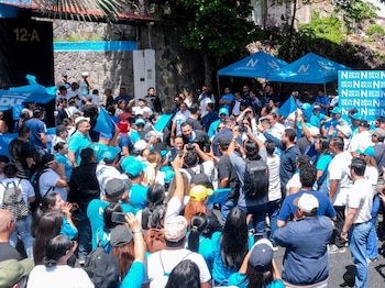 El proceso interno de Nuevas Ideas se desarrolla en las 14 sedes departamentales y permite el voto electrónico en El Salvador y la participación remota de la diáspora. (Foto cortesía Alcaldía de San Salvador)