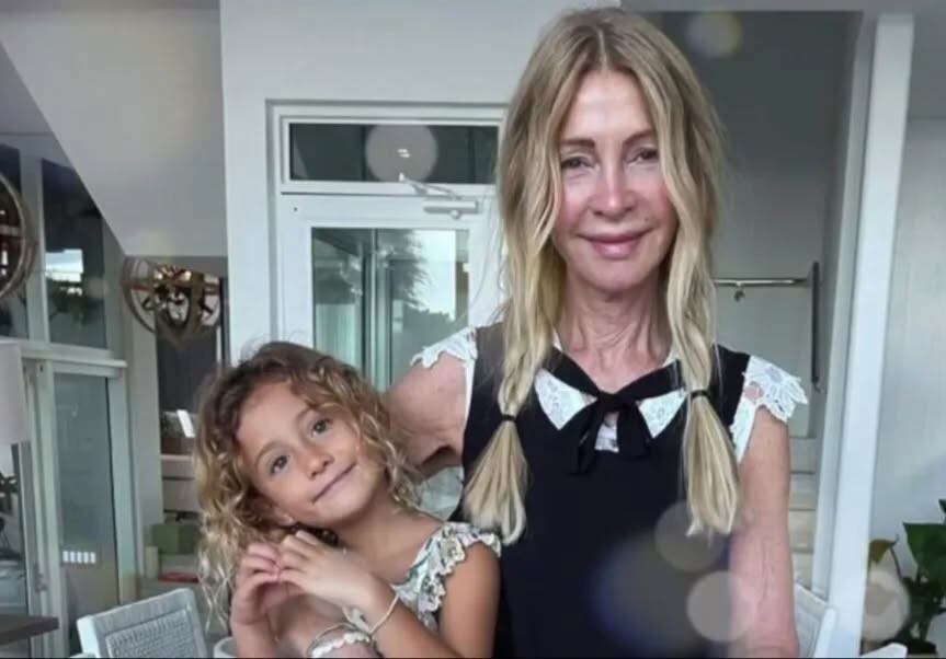 Mila junto a Cris Morena, su abuela paterna