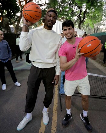 Jimmy Butler junto con Carlos