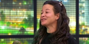 Al ingresar nuevamente a la cocina de MasterChef Celebrity, Estefanía Borges recibió una directriz por parte del chef Jorge Rausch quien le pidió que no dudara en ser estricta al momento de calificar los platos de las celebridades. “Estefanía, con toda. Deles duro, no friegue”, expresó Rausch - crédito MasterChef Celebrity/YouTube