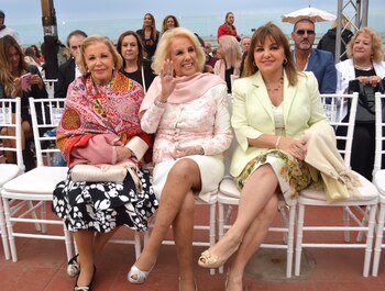 Mirtha Legrand estuvo presente en el desfile en esta temporada atípica en la que no pudo realizar sus clásicos almuerzos por falta de presupuesto (Eduardo Aguada/ Teleshow)