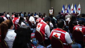 La Cruz Roja Salvadoreña conmemora 141 años de labor humanitaria con foro nacional