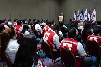 La Cruz Roja Salvadoreña celebra 141 años de labor humanitaria con un foro nacional bajo el lema 'La humanidad nos une'. (Fotografía de Cortesía)