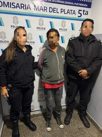 La mujer intentó simular que también había sido reducida durante el asalto, pero terminó detenida