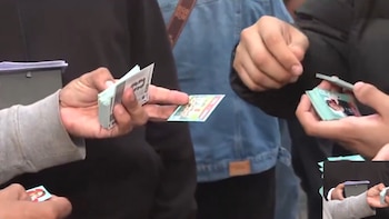 Fiebre por el Mundial: coleccionistas intercambian cientos de figuritas en San Miguel. (Foto: Captura video: Canal N)