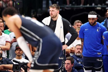 Luka Doncic (77) de Dallas