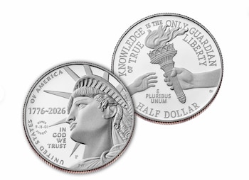 Anverso y reverso de dos monedas plateadas con el rostro de la Estatua de la Libertad, una antorcha e inscripciones en inglés