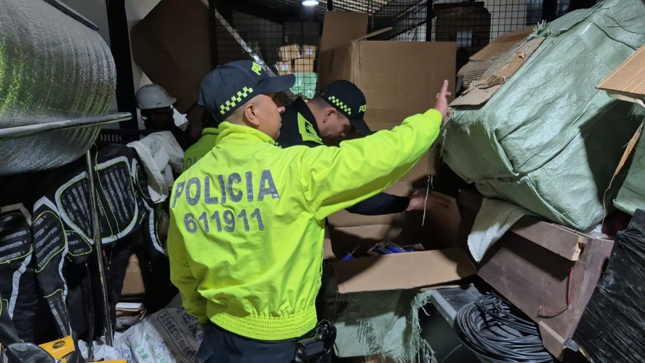 Los operativos en Fontibón, Bosa, Los Mártires y Engativá permitieron decomisar rodamientos, aceites y repuestos de origen extranjero que incumplían estándares de calidad - crédito Mebog