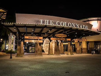 The Colonnade Outlets en Sawgrass