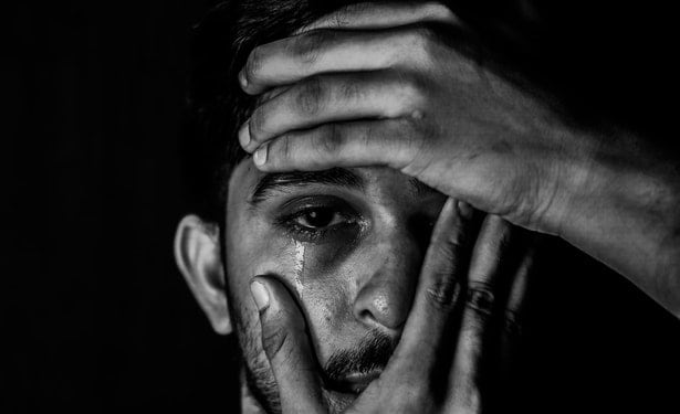 El concepto de masculinidad frágil describe la inseguridad de los hombres ante el cuestionamiento de los roles tradicionales (Brothers in arms)