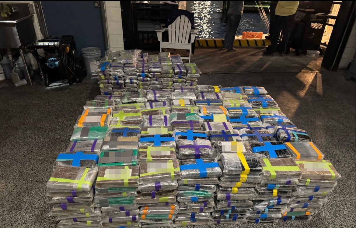 Incautan 1.700 kilos de cocaína en aguas de Miami Beach, el mayor decomiso en la zona en tres décadas