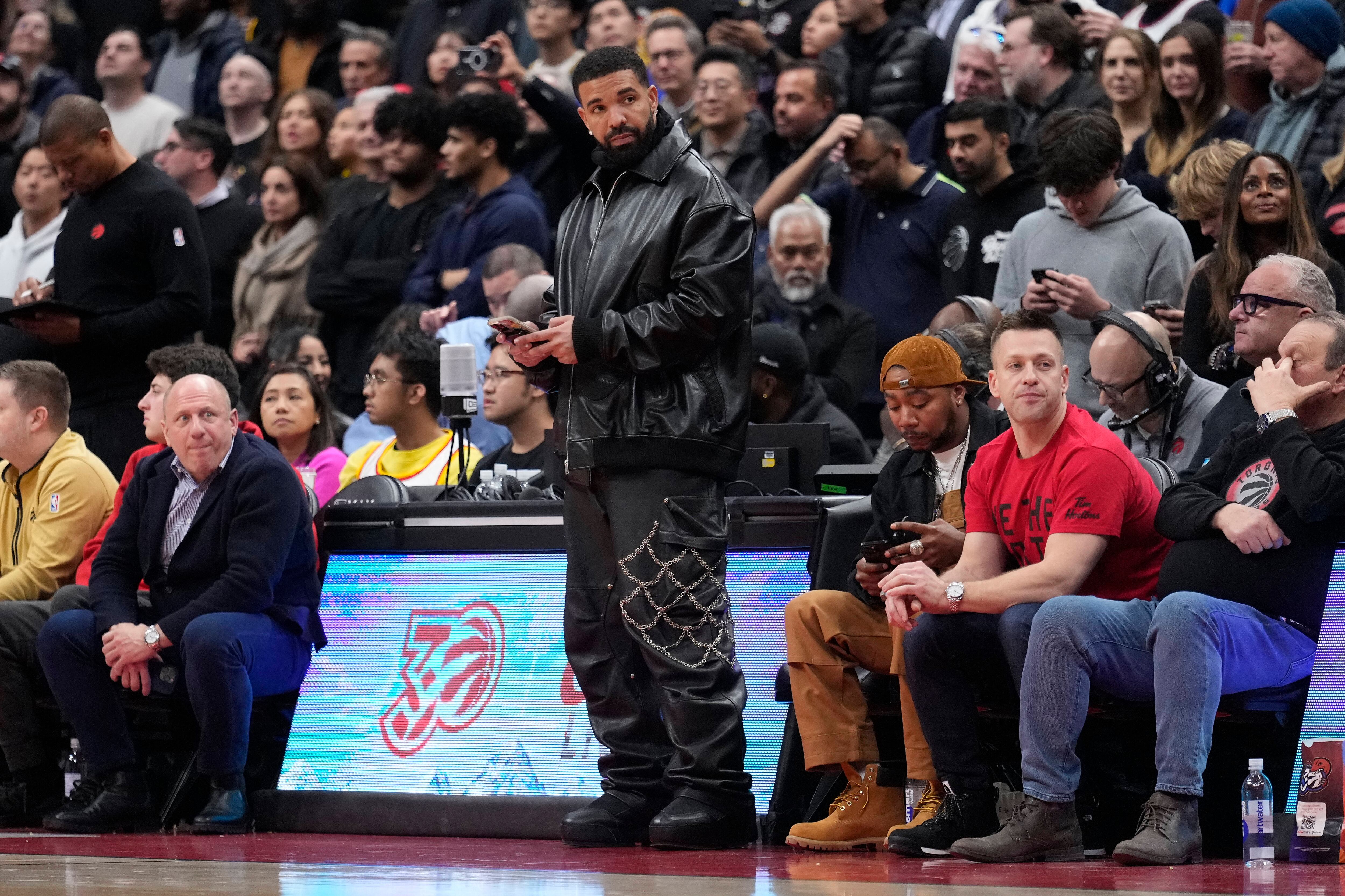 El vínculo de LeBron James con Drake y su incursión en la producción musical marcan su relación con el entretenimiento (Imagn Images/REUTERS)