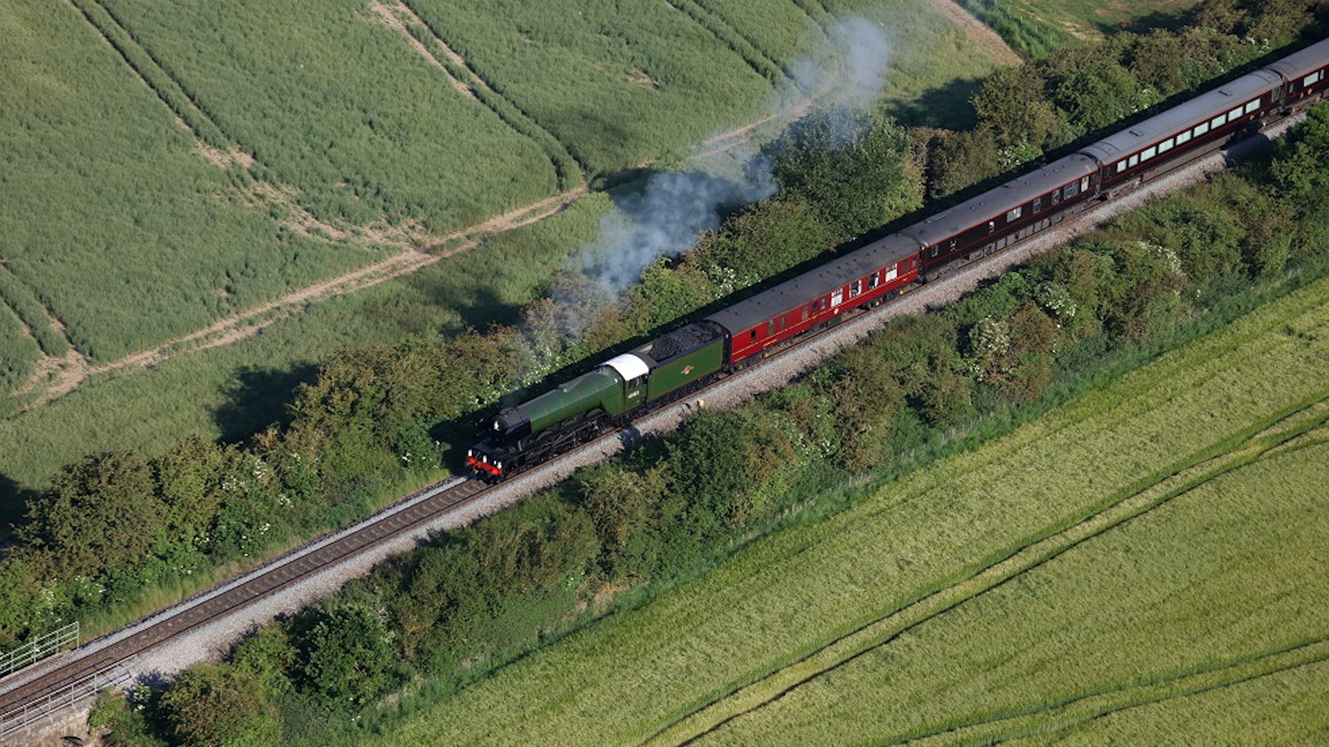 El alto costo de mantenimiento y la necesidad de eficiencia motivaron la decisión de retirar el tren real británico (foto: X/Twitter)