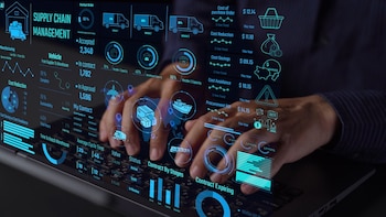 El informe destaca que las organizaciones utilizan cada vez más escenarios virtuales para evaluar posibles interrupciones, probar respuestas alternativas y optimizar la asignación de recursos antes de que los riesgos se materialicen (Imagen: Shutterstock)