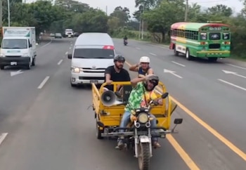El VMT señala como graves faltas circular con acompañante sin casco certificado y conducir más de dos personas en motocicleta triciclo./(Alerta Noticias)