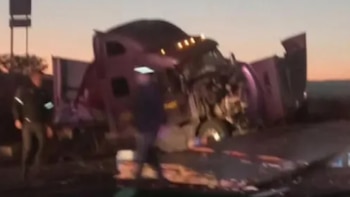 Accidente de tráiler colapsa la