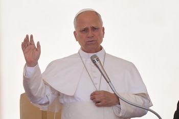 El papa León XIV durante su audiencia semanal en la Plaza de San Pedro del Vaticano. (AP Foto/Andrew Medichini)