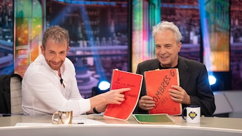 Hombres G comparte sus manuscritos en exclusiva en ‘El Hormiguero’: “Hay algunas piezas un poco pornográficas”