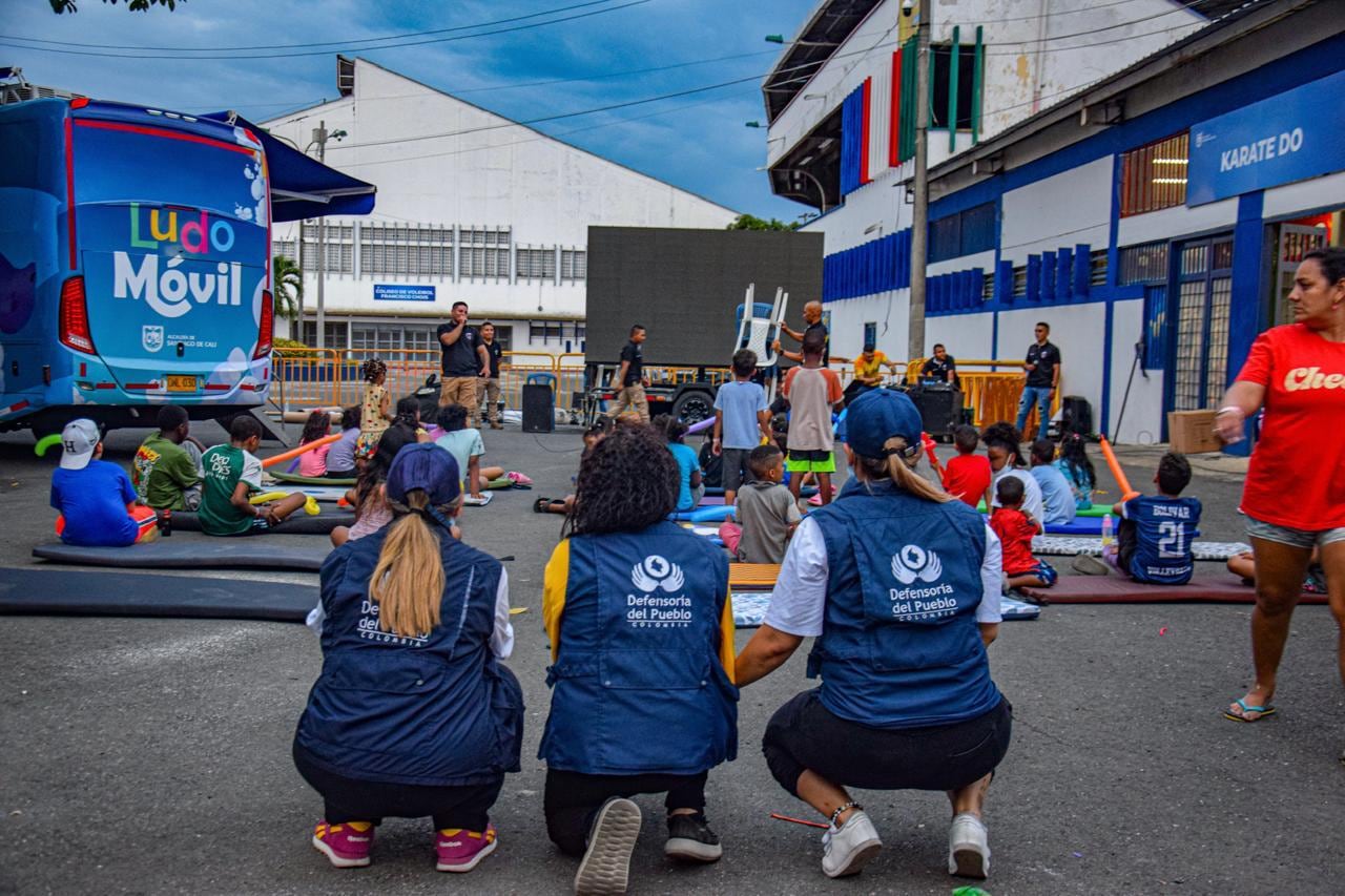 Ejercito, Defensoría y Policía contribuyen al bienestar de los niños en los albergues de Cali - crédito Ejército Nacional