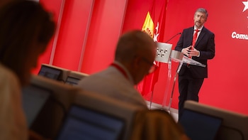 La Comunidad critica que Óscar López use Moncloa para "descalificar" a Ayuso e insiste en beneficios de viaje a México