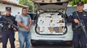 Las fuerzas de seguridad fortalecen los controles en rutas críticas para combatir el tráfico de drogas y el contrabando, protegiendo la economía y la seguridad pública. (Foto cortesía PNC)