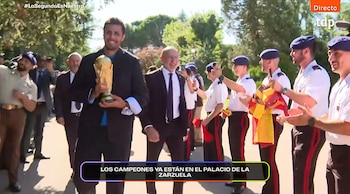 La familia real recibe a los jugadores de la Selección Española de Fútbol tras su victoria en el Mundial. (RTVE)