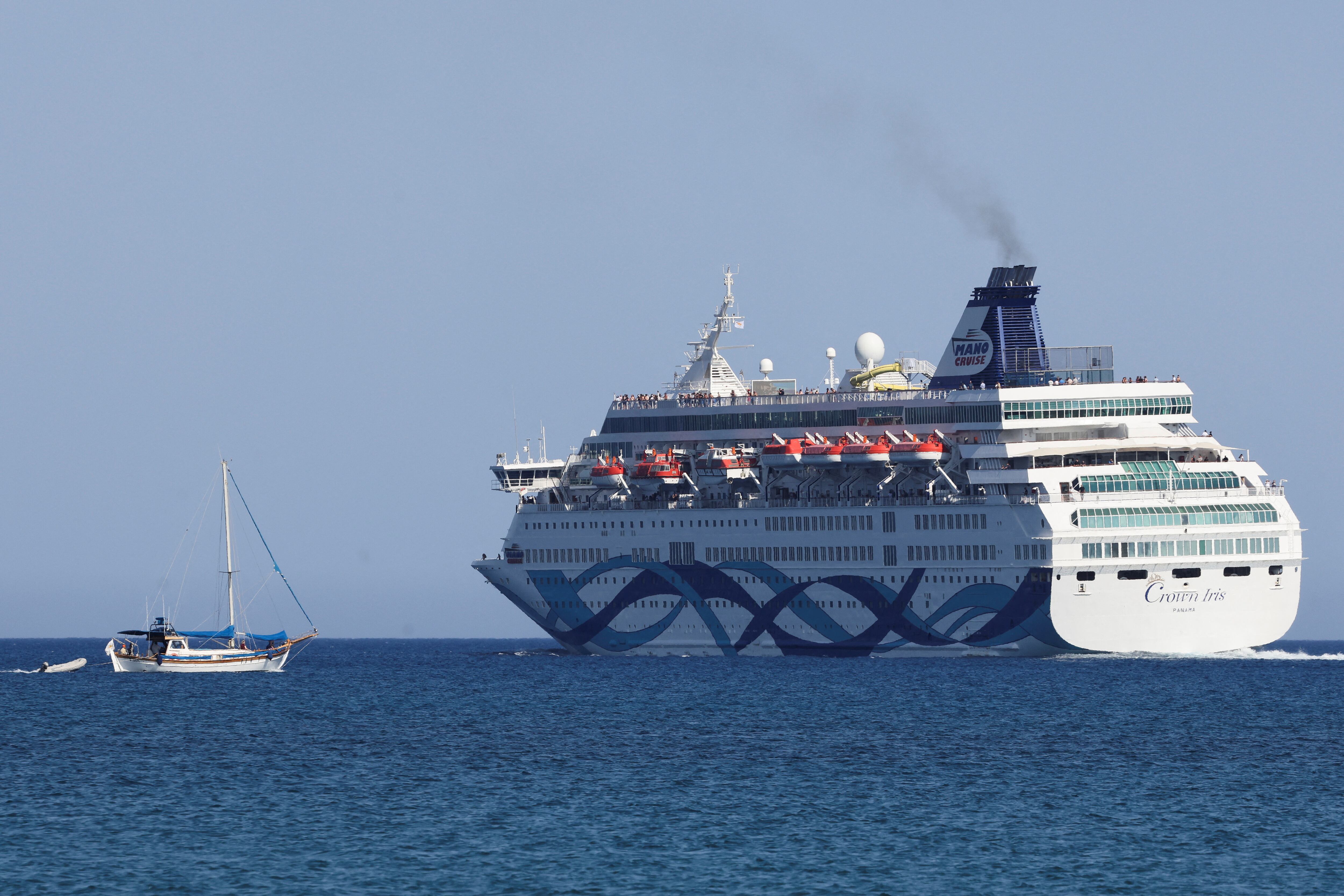 Se espera que los residentes vivan en el crucero los 15 años de vida útil del navío. (REUTERS/Yiannis Kourtoglou)
