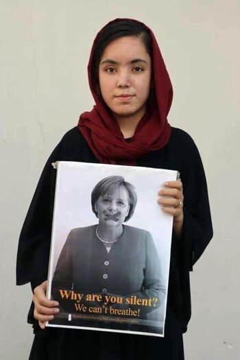 Las mujeres afganas con imágenes