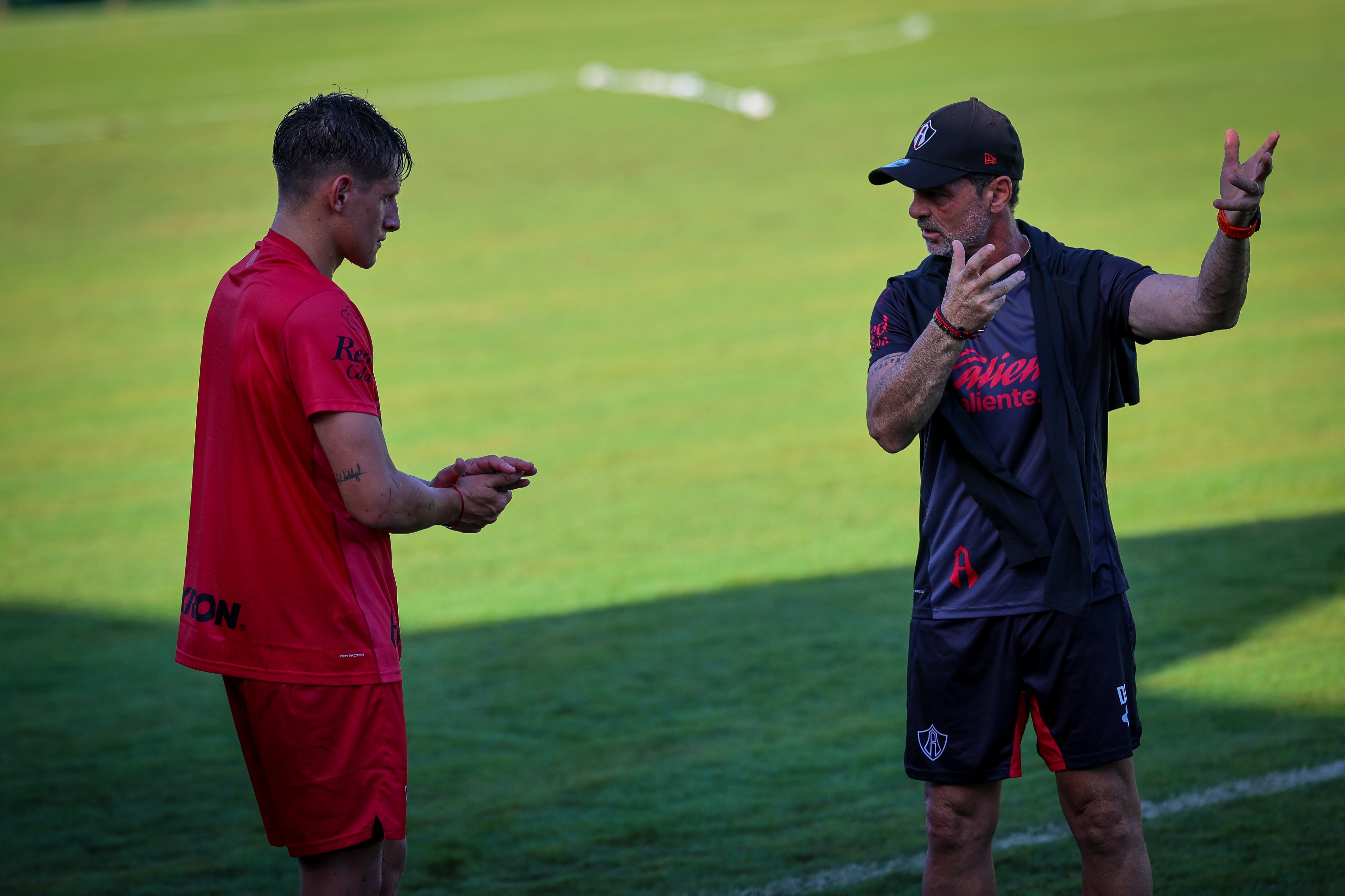 El zaguero ya trabaja bajo las órdenes de Diego Cocca, en busca de mejorar el rendimiento defensivo tras un torneo marcado por la irregularidad en esa zona. (X/ @AtlasFC)