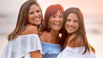 Las hermanas Copello junto a