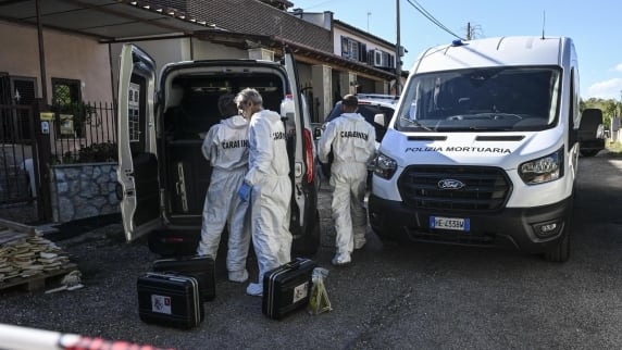 Las autoridades italianas registran el domicilio de la familia